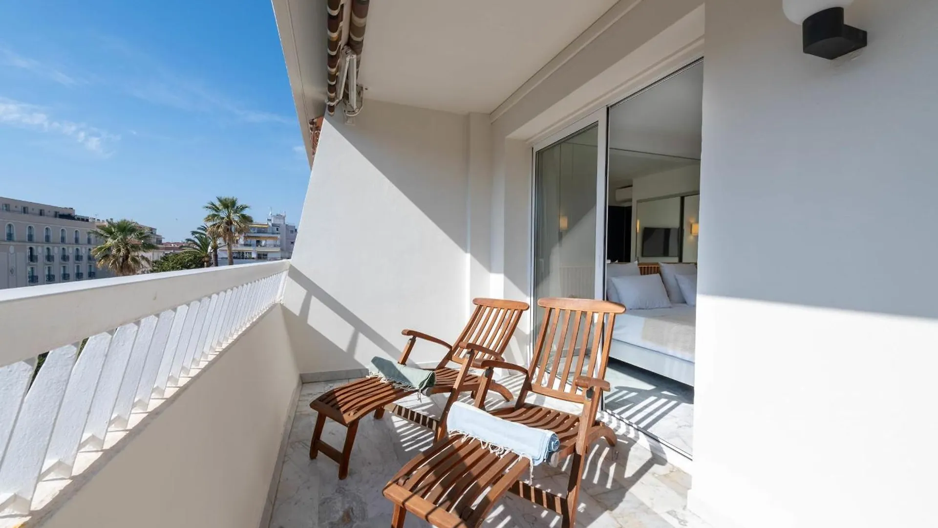 Spacious 1-Br Apartment With Terrace Heart Of Cannes