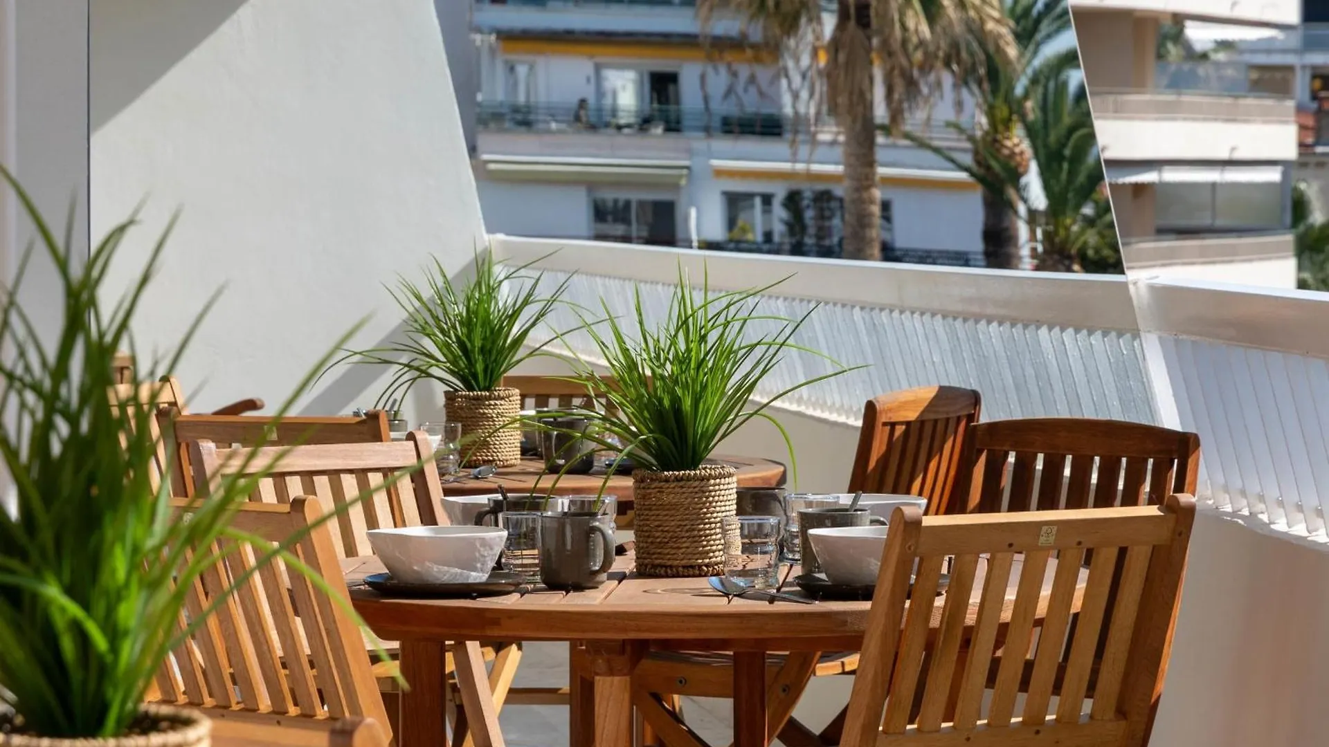 Spacious 1-Br Apartment With Terrace Heart Of Cannes France