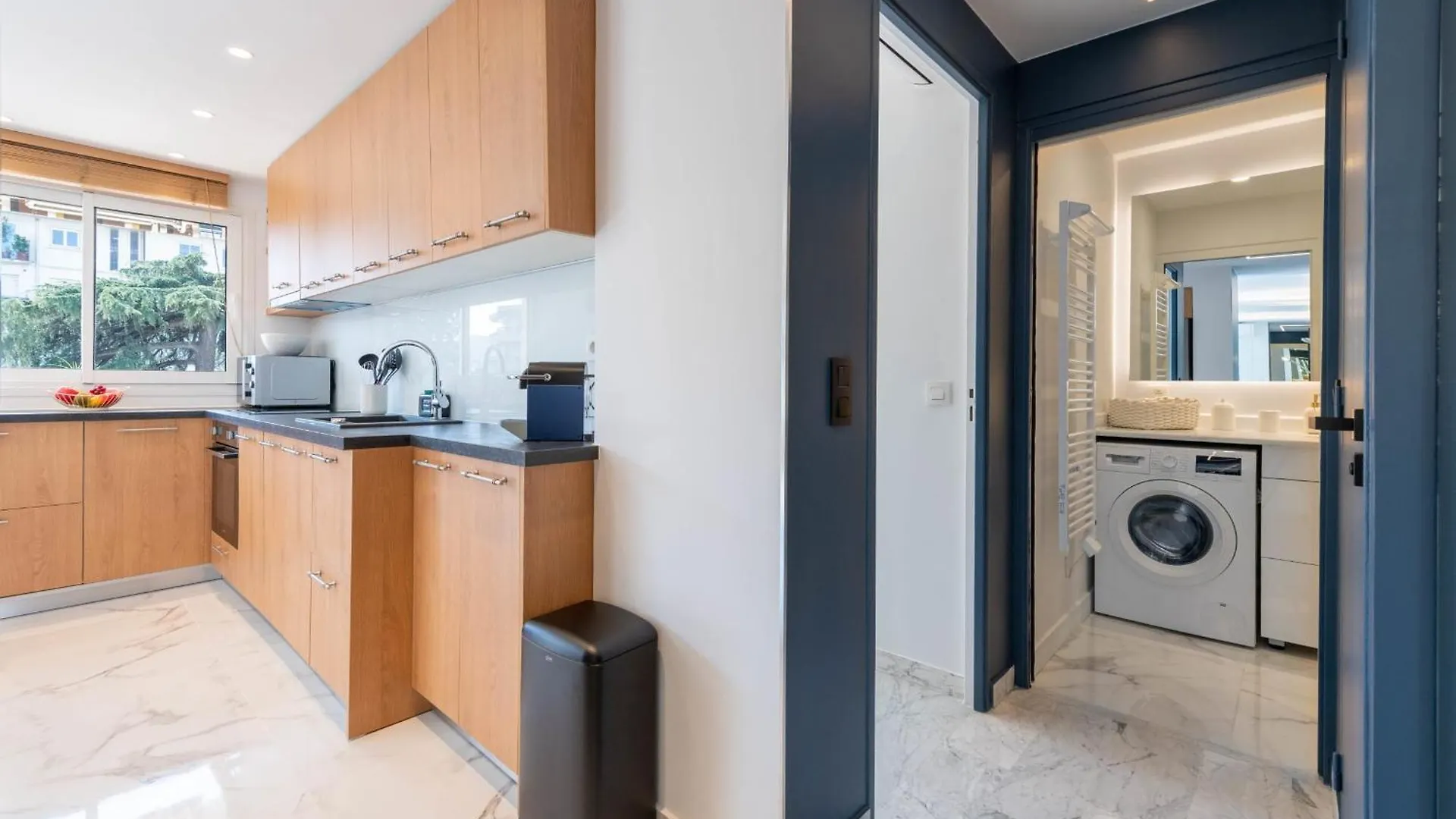 Spacious 1-Br Apartment With Terrace Heart Of Cannes France