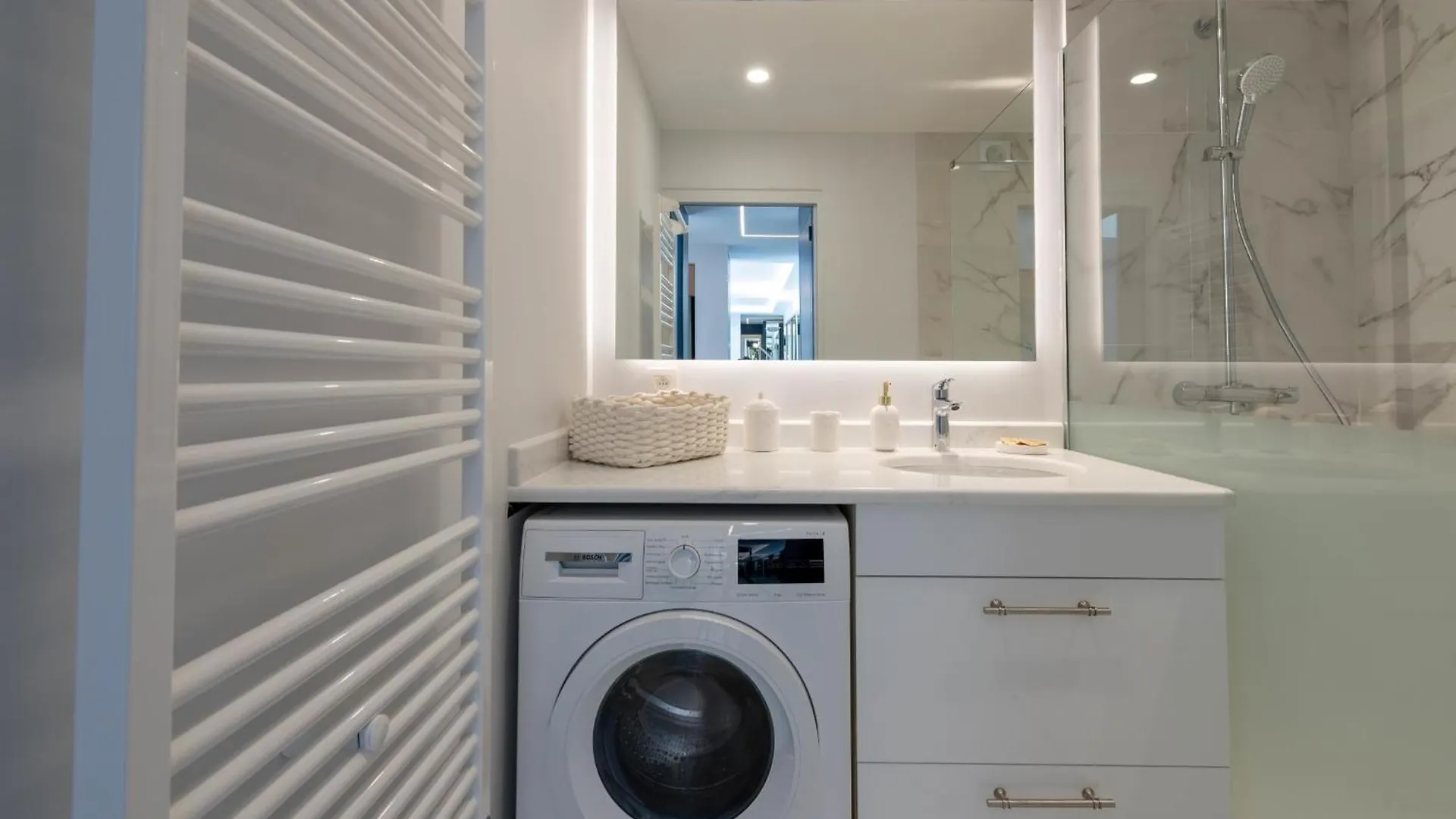 Spacious 1-Br Apartment With Terrace Heart Of 戛纳